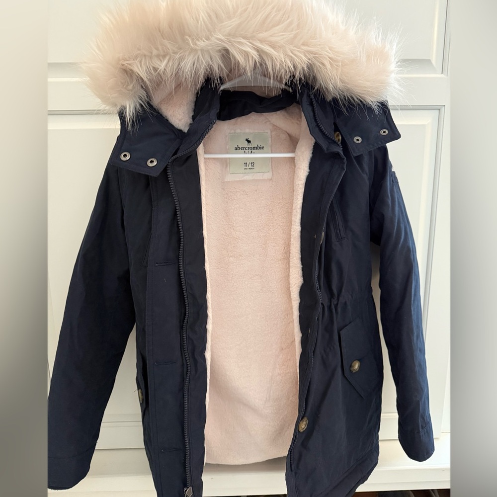 Abercrombie  girl jacket hoodie Navy with pink inside Sz 11/12 pre owned